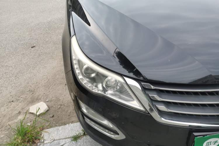 Used Baojun 560 2015 1.8L manual luxury version Right Front Headlight