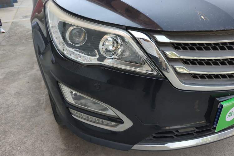 Used Baojun 560 2015 1.8L manual luxury version Right Front Headlight
