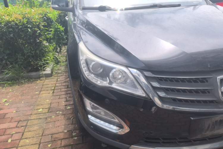 Used Baojun 560 2015 1.8L manual luxury version Right Front Headlight
