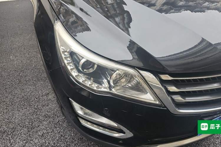Used Baojun 560 2015 1.8L manual luxury version Right Front Headlight