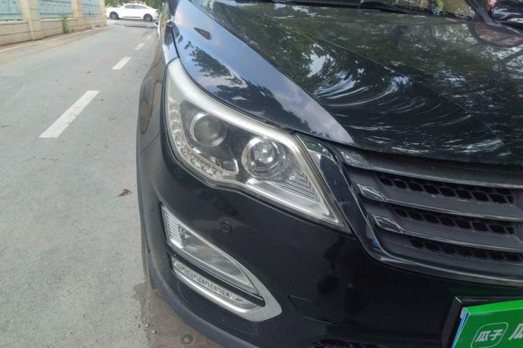 Used Baojun 560 2015 1.8L manual luxury version Right Front Headlight