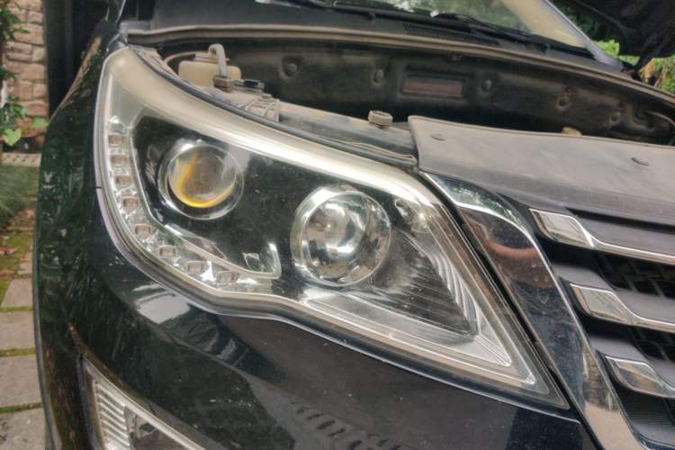 Used Baojun 560 2015 1.8L Manual Elite Edition Right Front Headlight