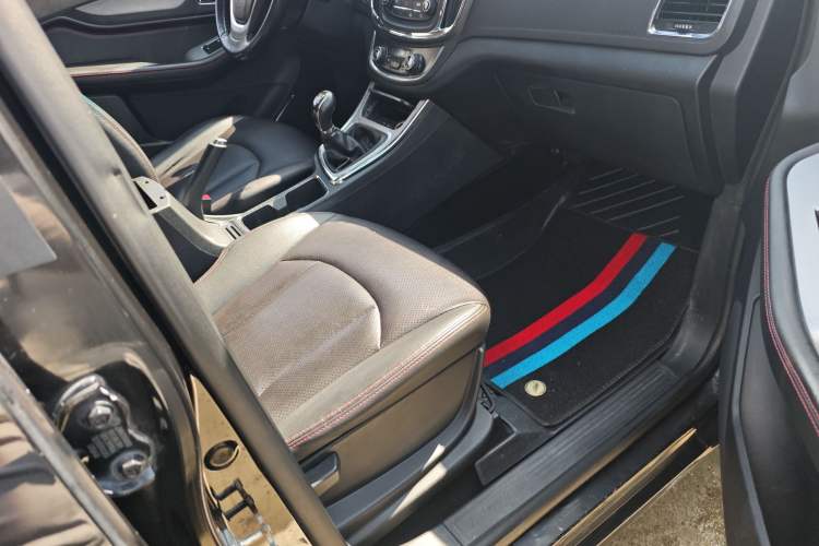Used Baojun 560 2015 1.8L manual luxury version Right Front Seat