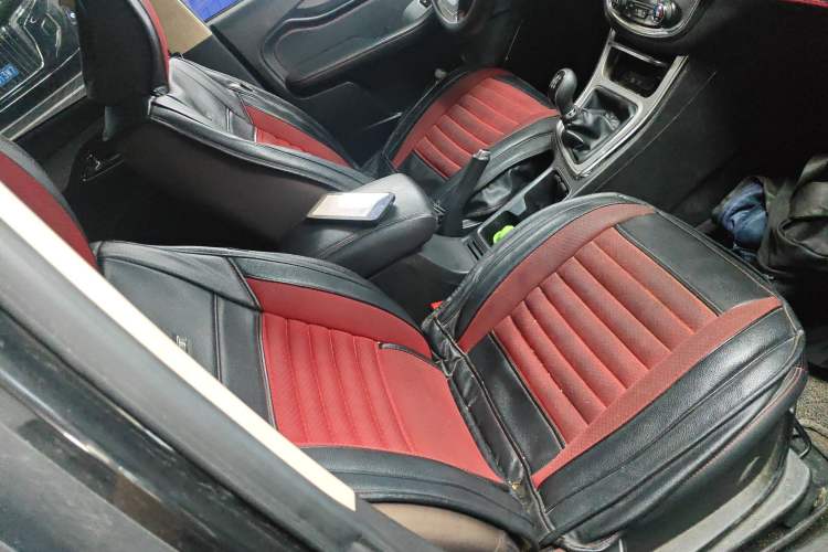 Used Baojun 560 2015 1.8L manual luxury version Right Front Seat