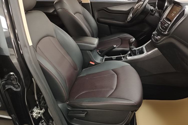 Used Baojun 560 2015 1.8L manual luxury version Right Front Seat