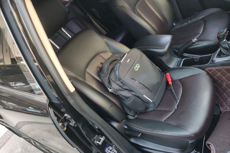 Used Baojun 560 2015 1.8L manual luxury version Right Front Seat
