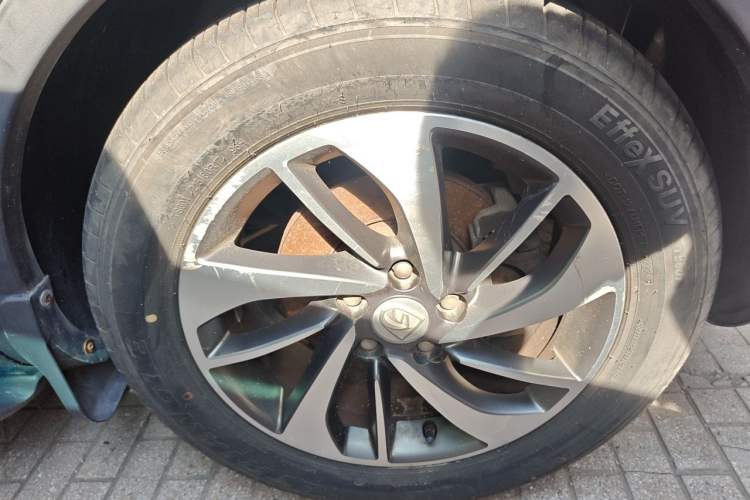 Used Baojun 560 2015 1.8L manual luxury version Right Front Wheel Hub