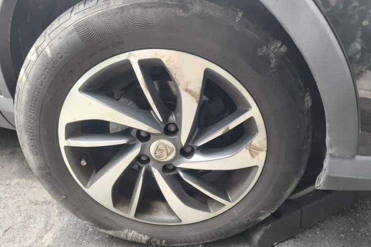 Used Baojun 560 2015 1.8L manual luxury version Right Front Wheel Hub