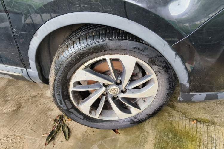 Used Baojun 560 2015 1.8L manual luxury version Right Front Wheel Hub
