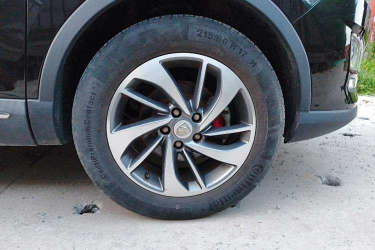 Used Baojun 560 2015 1.8L manual luxury version Right Front Wheel Hub
