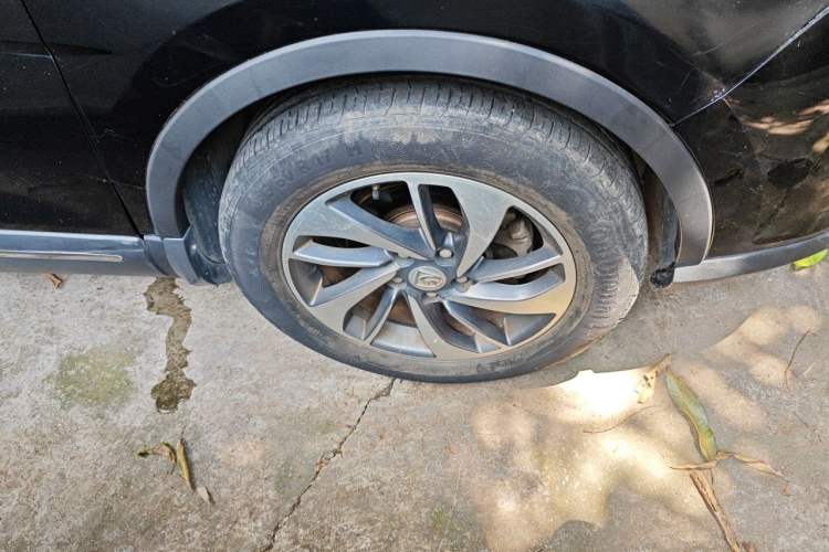 Used Baojun 560 2015 1.8L manual luxury version Right Front Wheel Hub