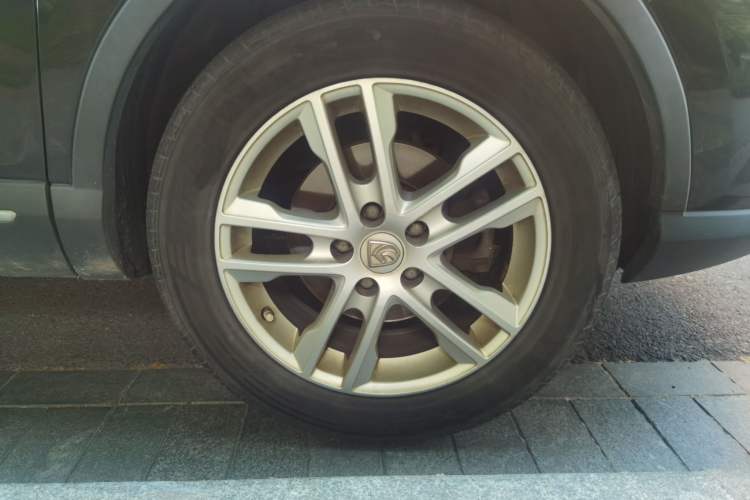 Used Baojun 560 2015 1.8L manual Comfort trim level Right Front Wheel Hub