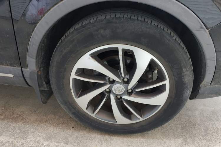 Used Baojun 560 2015 1.8L manual luxury version Right Front Wheel Hub