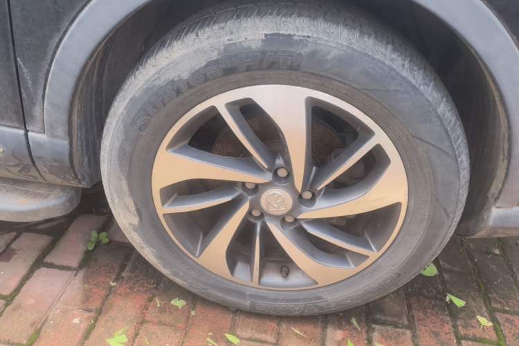 Used Baojun 560 2015 1.8L manual luxury version Right Front Wheel Hub