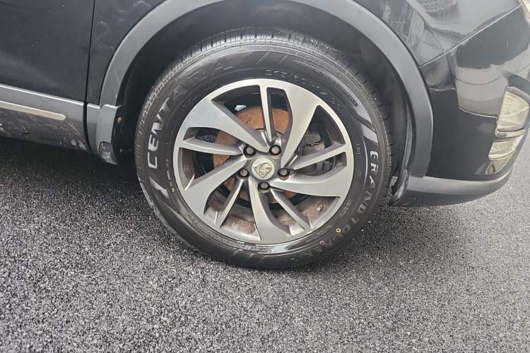 Used Baojun 560 2015 1.8L manual luxury version Right Front Wheel Hub