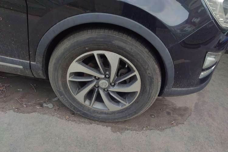 Used Baojun 560 2015 1.8L manual luxury version Right Front Wheel Hub