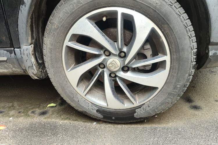 Used Baojun 560 2015 1.8L manual luxury version Right Front Wheel Hub