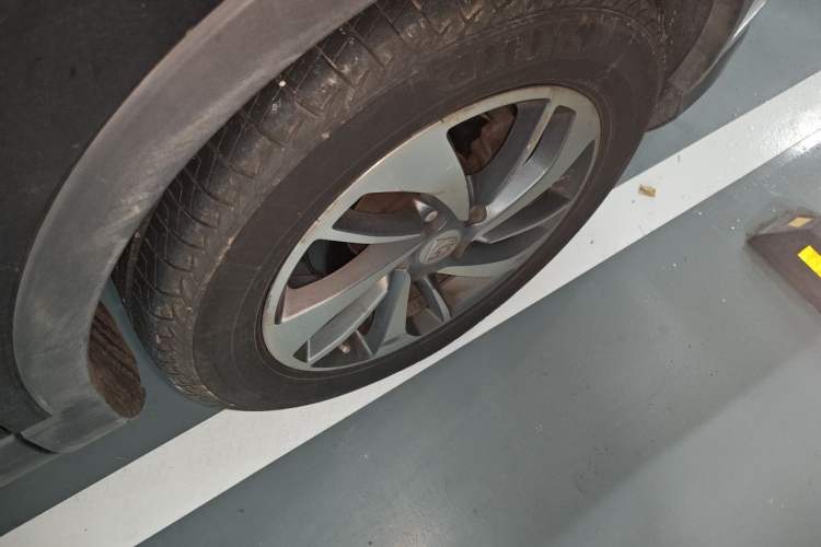 Used Baojun 560 2015 1.8L manual luxury version Right Front Wheel Hub