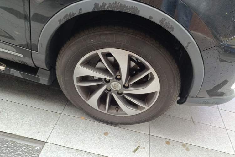 Used Baojun 560 2015 1.8L manual luxury version Right Front Wheel Hub