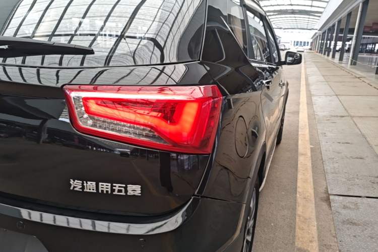 Used Baojun 560 2015 1.8L manual luxury version Right Rear Taillight