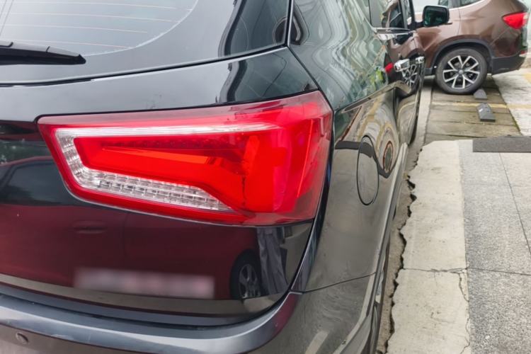 Used Baojun 560 2015 1.8L manual luxury version Right Rear Taillight