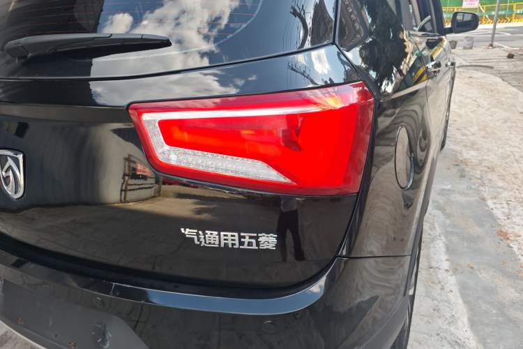 Used Baojun 560 2015 1.8L manual luxury version Right Rear Taillight