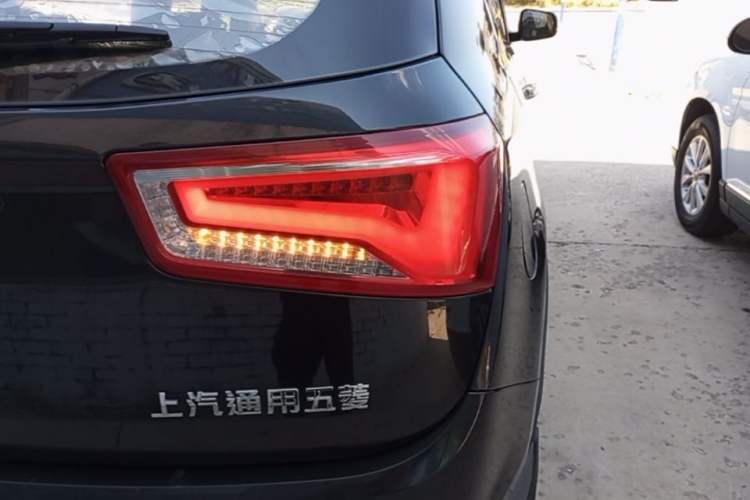 Used Baojun 560 2015 1.8L manual luxury version Right Rear Taillight