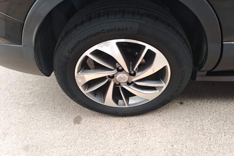 Used Baojun 560 2015 1.8L manual luxury version Right Rear Wheel Hub