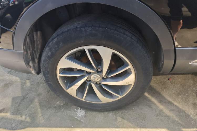Used Baojun 560 2015 1.8L manual luxury version Right Rear Wheel Hub