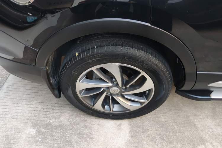 Used Baojun 560 2015 1.8L manual luxury version Right Rear Wheel Hub