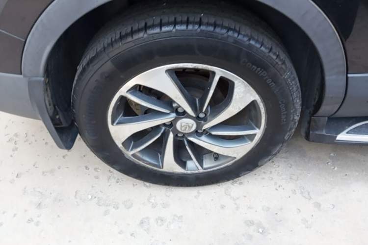Used Baojun 560 2015 1.8L manual luxury version Right Rear Wheel Hub
