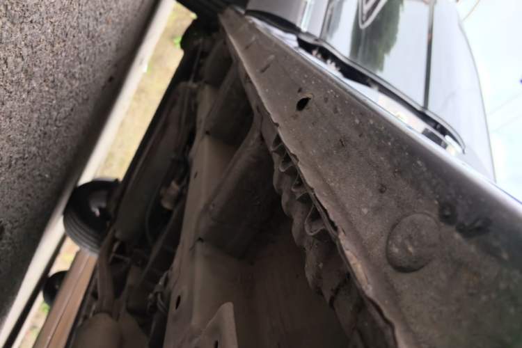 Used Baojun 560 2015 1.8L manual luxury version Right Side Sill