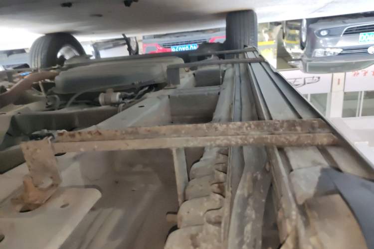 Used Baojun 560 2015 1.8L manual luxury version Right Side Sill