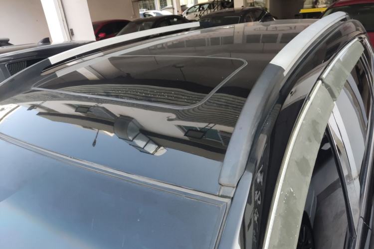 Used Baojun 560 2015 1.8L manual luxury version Roof