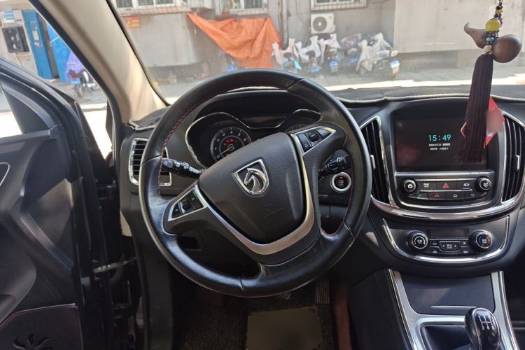 Used Baojun 560 2015 1.8L manual luxury version Steering Wheel