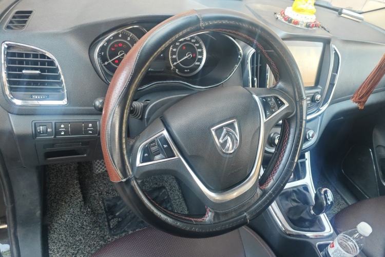 Used Baojun 560 2015 1.8L manual luxury version Steering Wheel