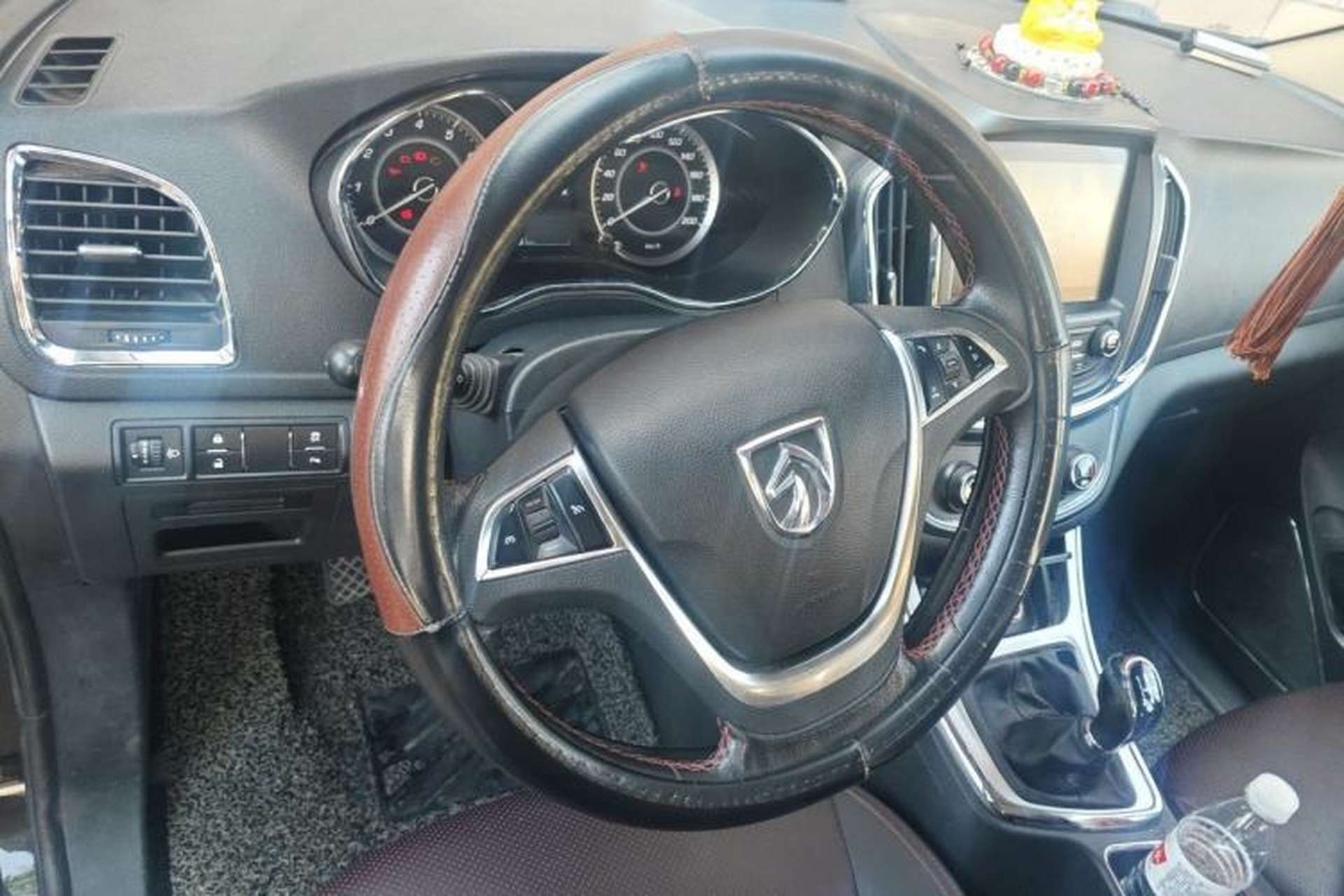 Used Baojun 560 2015 1.8L manual luxury version Steering Wheel