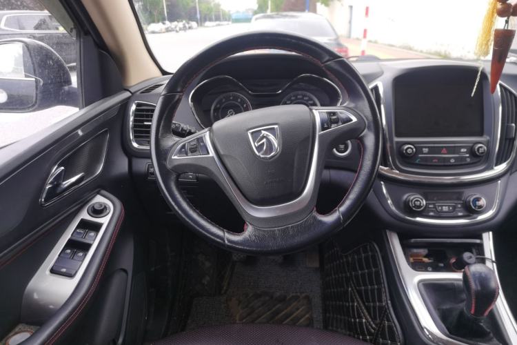 Used Baojun 560 2015 1.8L manual luxury version Steering Wheel