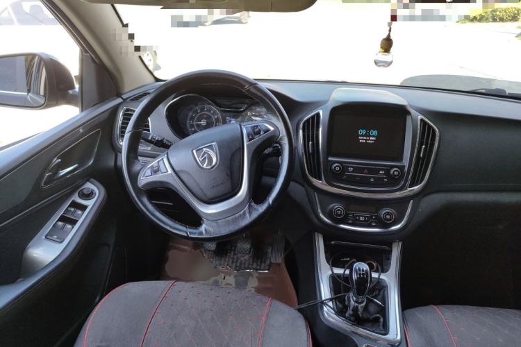 Used Baojun 560 2015 1.8L manual luxury version Steering Wheel