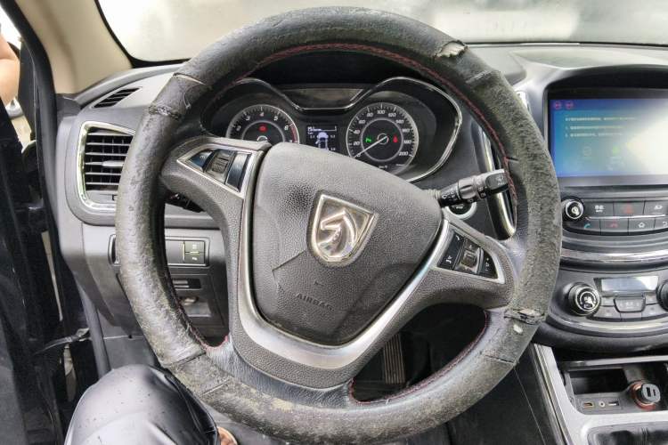 Used Baojun 560 2015 1.8L manual luxury version Steering Wheel
