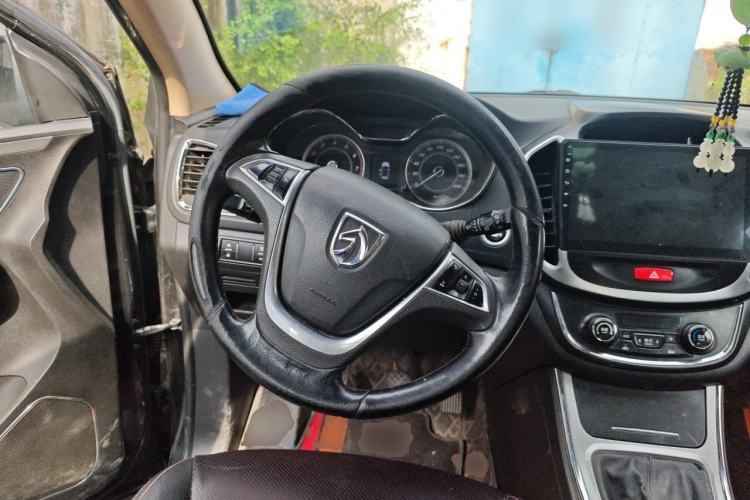 Used Baojun 560 2015 1.8L manual luxury version Steering Wheel