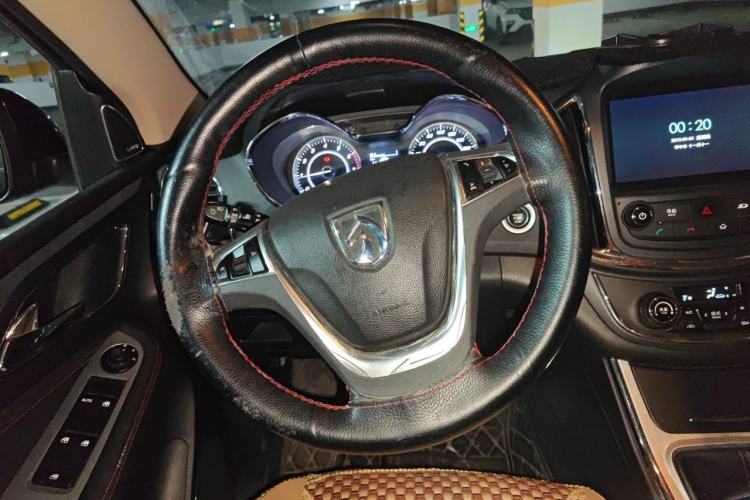 Used Baojun 560 2015 1.8L manual luxury version Steering Wheel