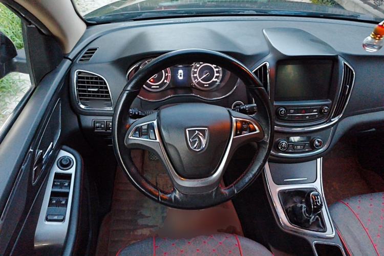 Used Baojun 560 2015 1.8L manual luxury version Steering Wheel