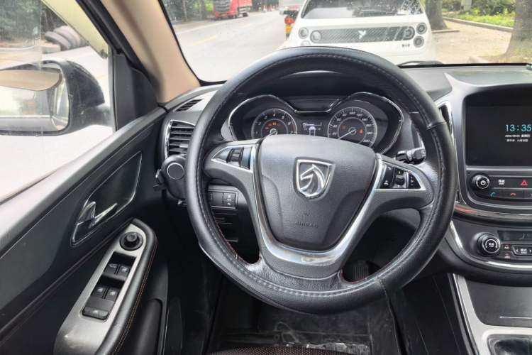 Used Baojun 560 2015 1.8L manual luxury version Steering Wheel