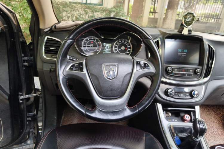 Used Baojun 560 2015 1.8L manual luxury version Steering Wheel