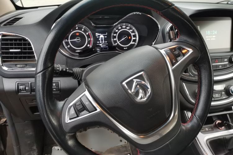 Used Baojun 560 2015 1.8L manual luxury version Steering Wheel