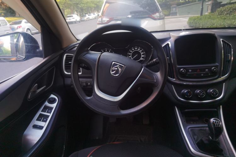 Used Baojun 560 2015 1.8L manual Comfort trim level Steering Wheel