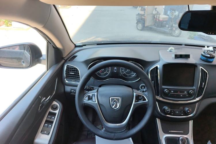 Used Baojun 560 2015 1.8L manual luxury version Steering Wheel