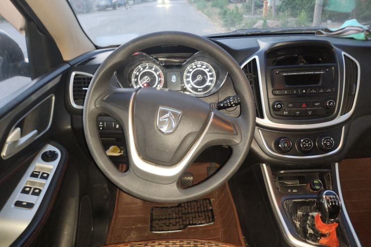 Used Baojun 560 2015 1.8L manual Comfort trim level Steering Wheel