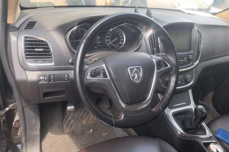 Used Baojun 560 2015 1.8L manual luxury version Steering Wheel